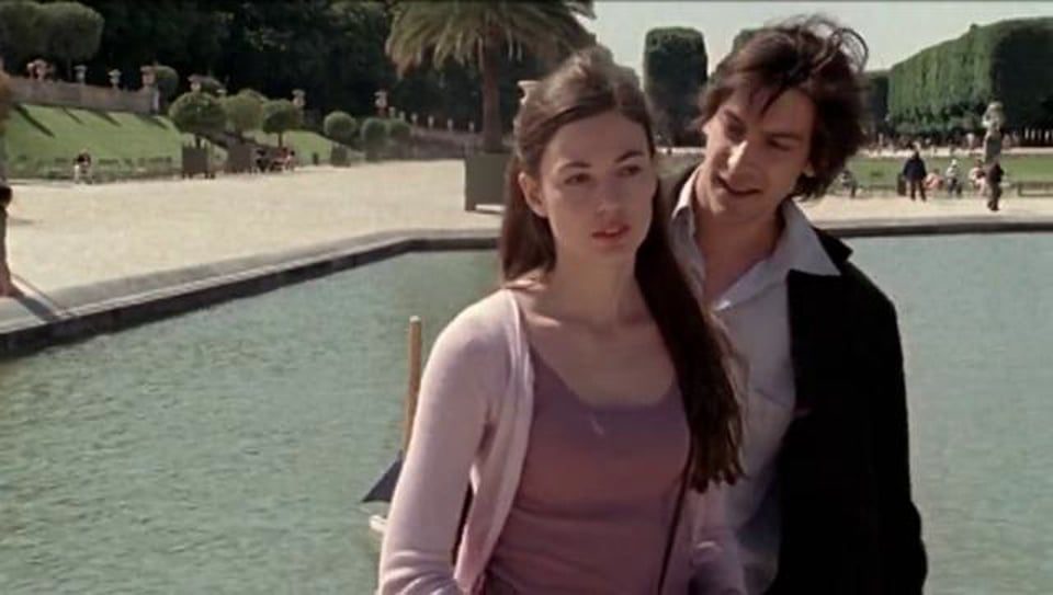 Two young actors by the pond of the Jardin du Luxembourg